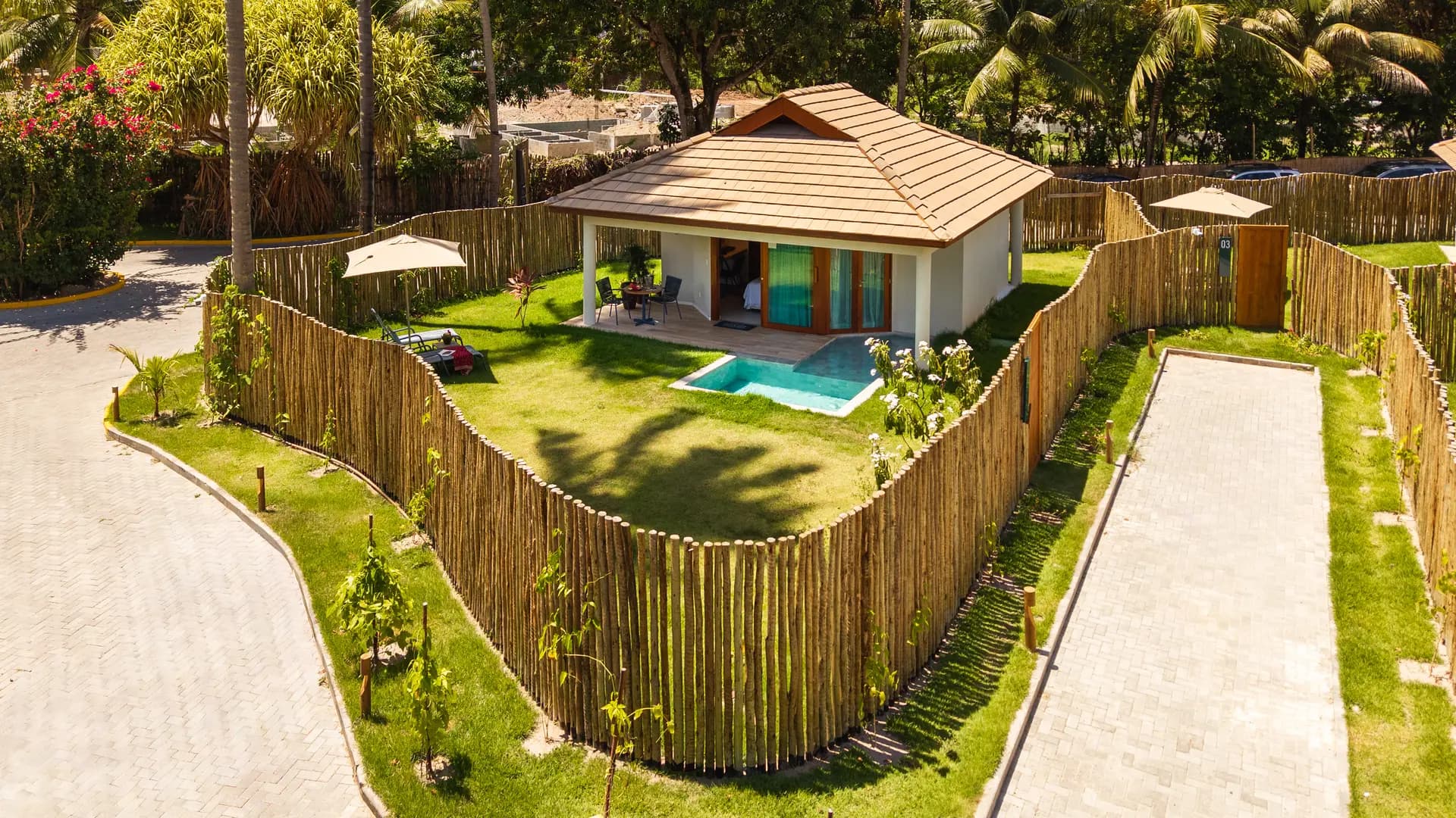 Pousada Praia dos Carneiros — Bangalô Luxo Privativo Casal — 1/25